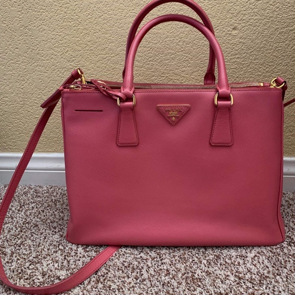 🚫SOLD🚫Auth, pre-owned PRADA SAFFIANO Bag - Picture 3 of 8